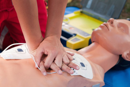 1er-secours-croix-rouge-francaise-des-notions-vitales-a-apprendre-ou-a-revoir